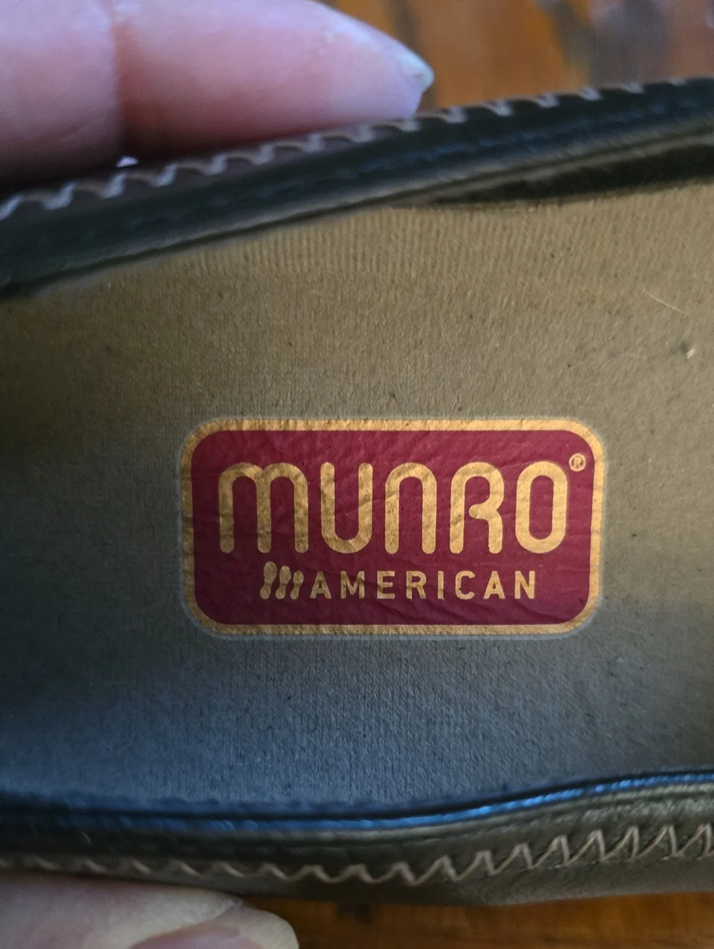 NWT Munro American Leather Flats
